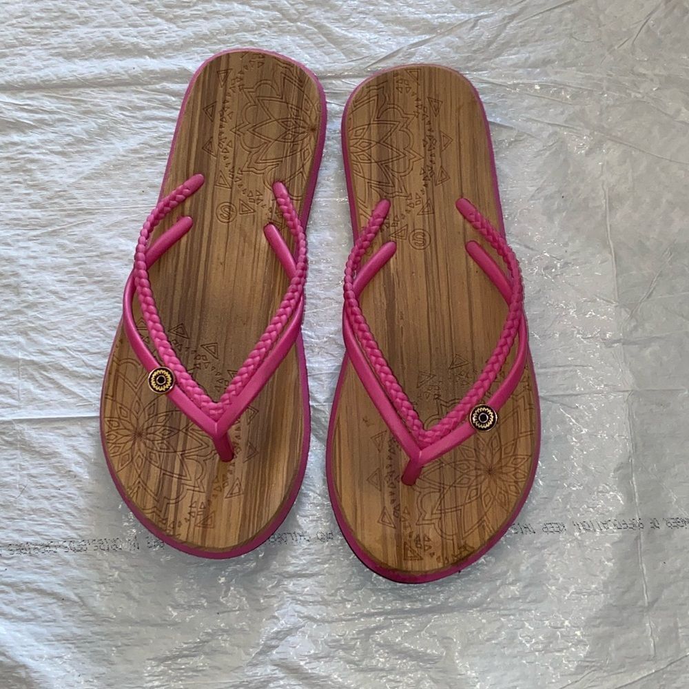 10/$50 Pink Braided Women's Sandals Size 6/7